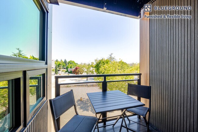 Foto del edificio - 4609 Union Bay Pl NE