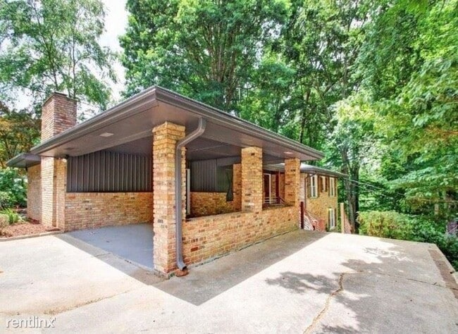 Building Photo - 4327 Azalea Dr SE