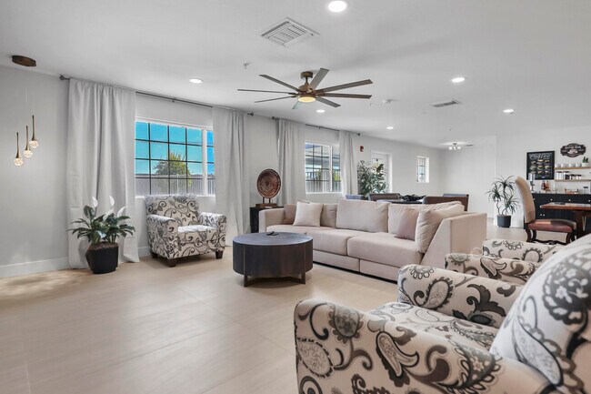 Foto del edificio - 2246 Paseo Roseta