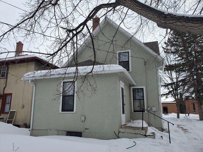 Building Photo - 515 N Broadway