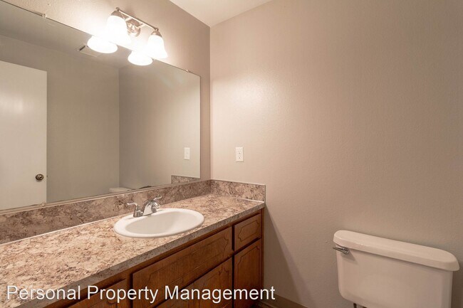 Building Photo - 3 br, 2.5 bath House - 1600 SE 145th Ct