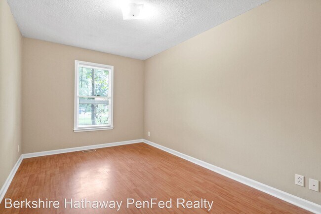 Building Photo - 3 br, 2 bath House - 360 Erie Dr