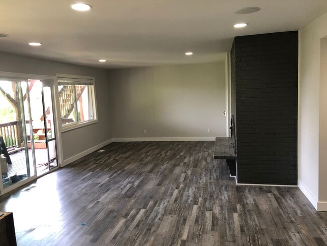 Open concept, living, dining, kitchen. - 7221 Yew St