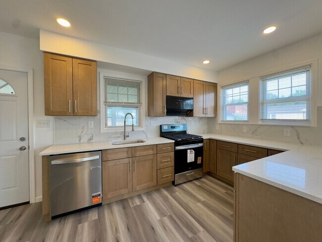 Foto del edificio - 1108 Elm Ridge Ave
