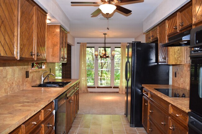 Building Photo - COMING SOON/VIEW NOW - Charming Grapevine 3BR Home with Fireplace & Spacious Layout in GCISD