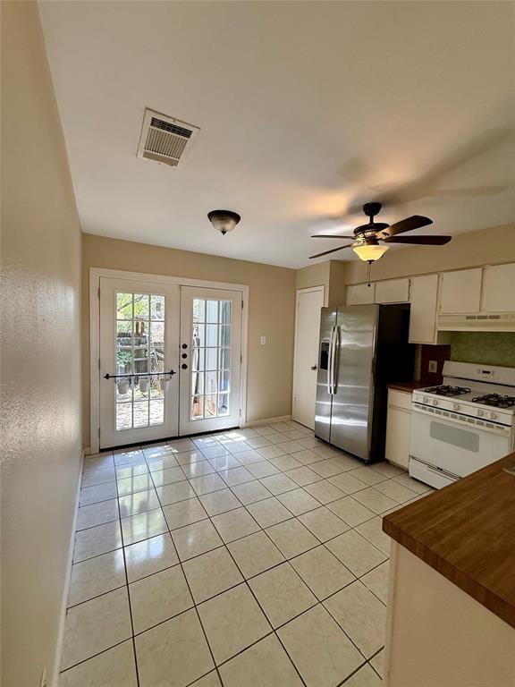 Building Photo - 10805 Lanshire Dr