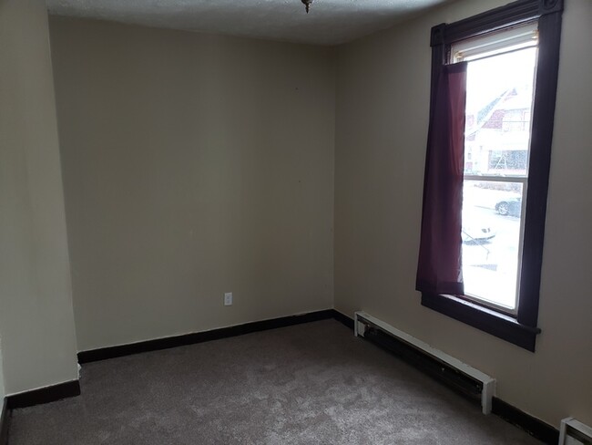 Building Photo - 1st floor ~ All one level!