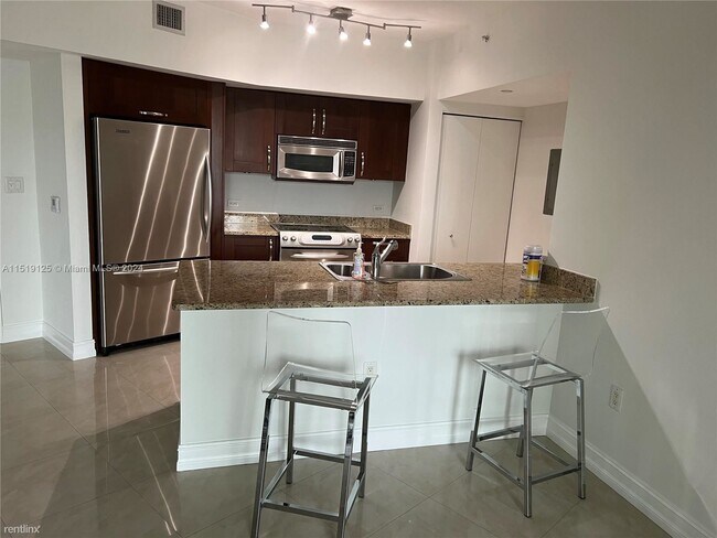 Foto del edificio - 1 br, 1 bath Condo - 19900 E Country Club ...