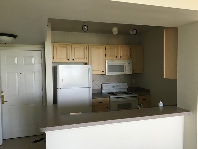 Kitchen - 2665 SW 37th Ave