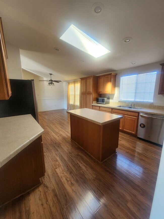 Building Photo - *6 months or 1 year Lease *Sunmore Estates Large 3 Bedroom 2 bath Home