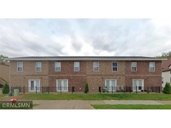 Foto del edificio - 360 N Knowles Ave