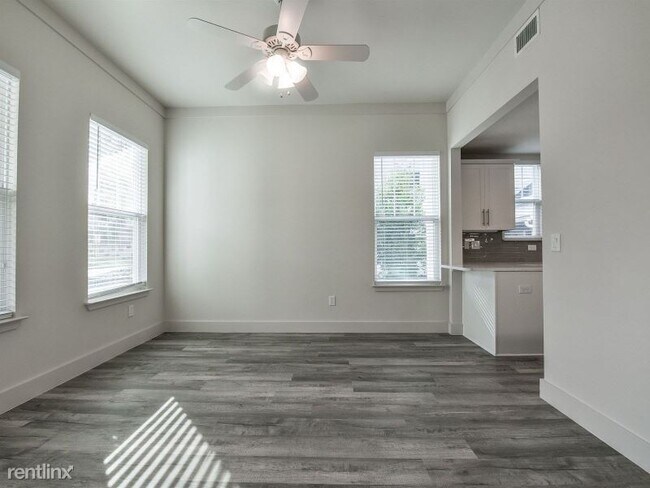 Building Photo - 3 br, 2.5 bath Townhome - 2404 Amherst Ave