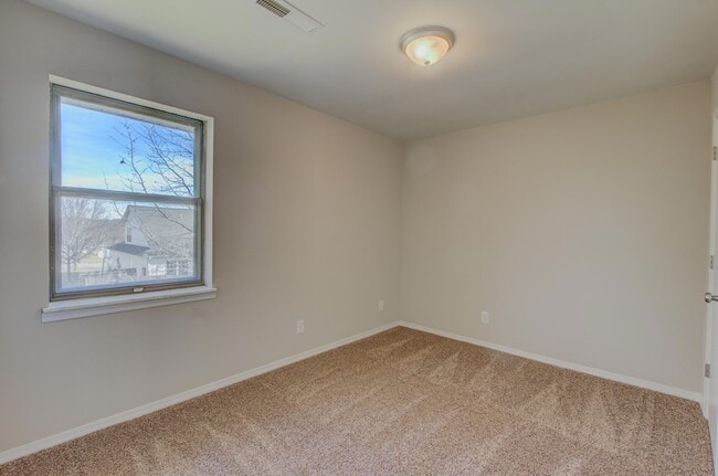 Building Photo - 420 N Shiloh Ave