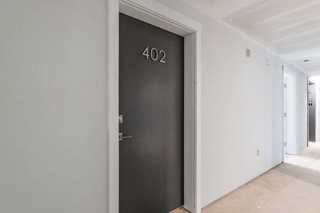 Building Photo - 10830-10114 114 St NW