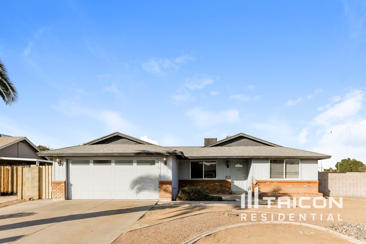 Foto principal - 2308 N Arrowhead Dr
