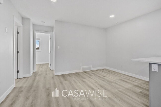 Building Photo - 10250-102157 157 St NW