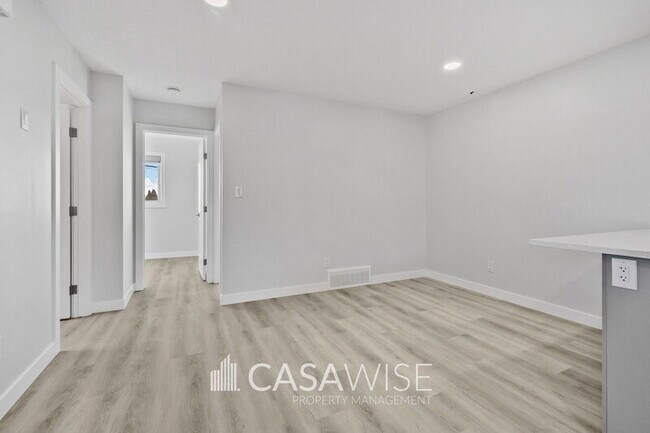 Photo du bâtiment - 10250-102157 157 St NW