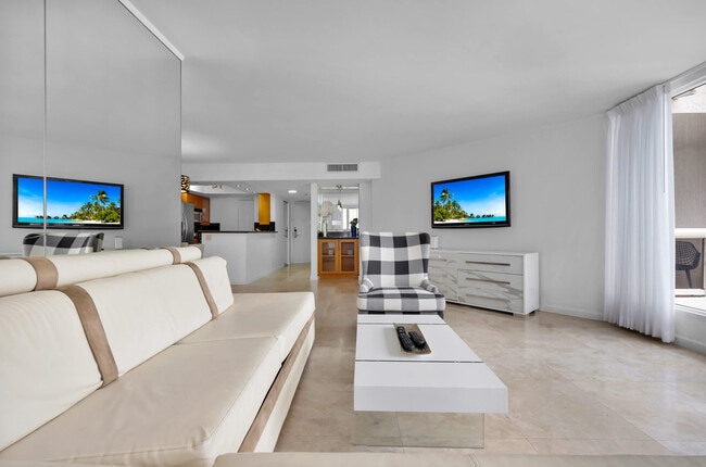 Building Photo - 1717 N Bayshore Dr