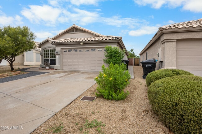 Building Photo - 3404 E Lavey Ln