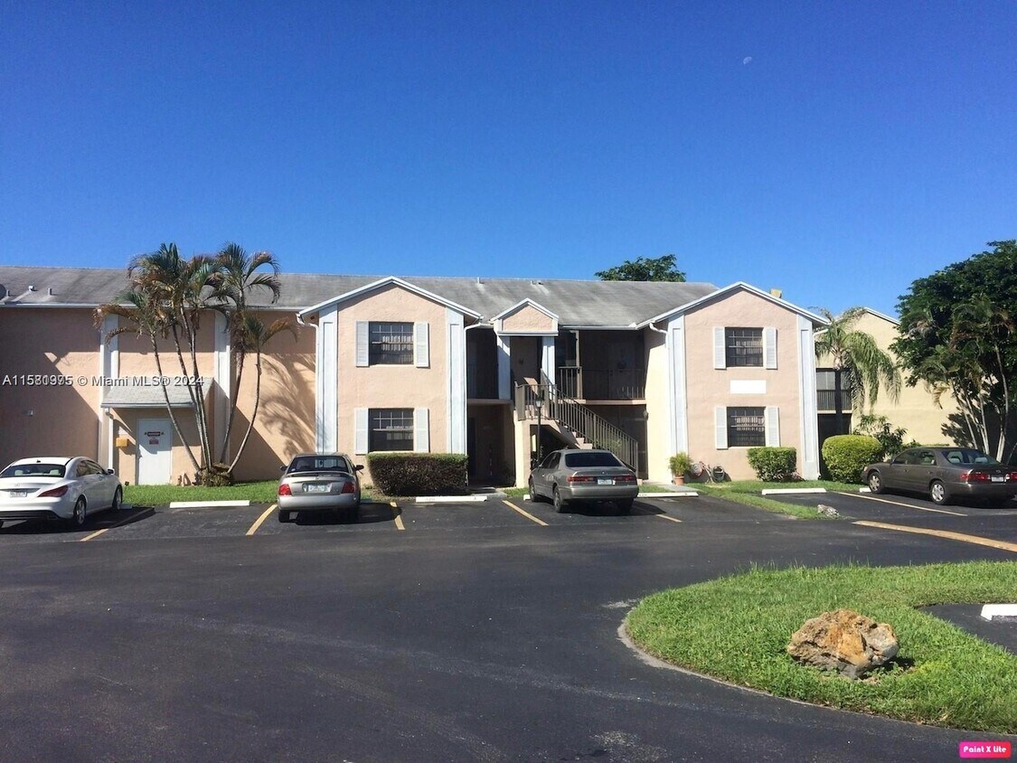 Primary Photo - 1077 Washington Cir