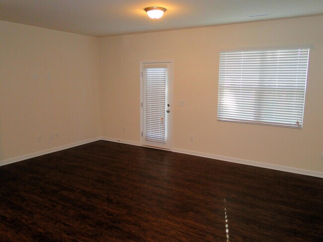 Foto del edificio - 8814 Commons Townes Dr