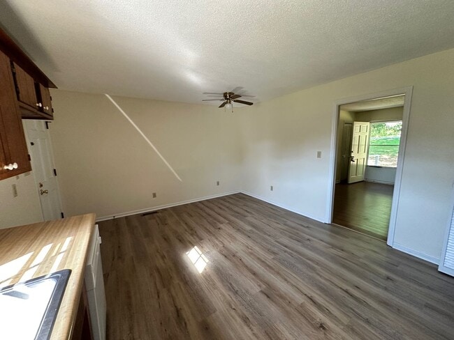 Building Photo - Southport, 2BR/1BA