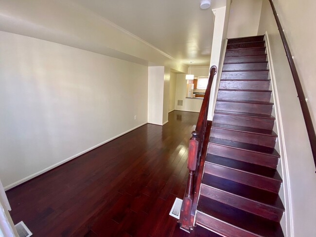 Foto del edificio - Charming 2Bedroom Brick Townhome in Washin...