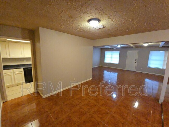 Building Photo - 23127 Tree Bright Ln
