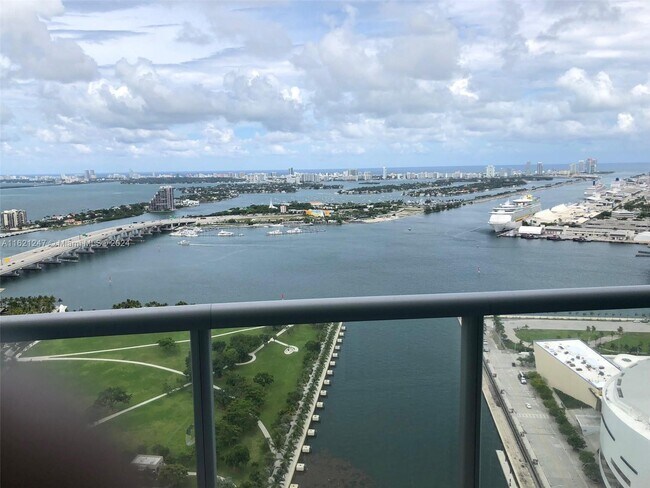 Foto del edificio - 888 Biscayne Blvd