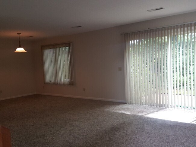 Foto del edificio - 113 Silverleaf Ln
