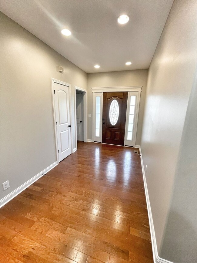 Building Photo - 1320 Vantage Court