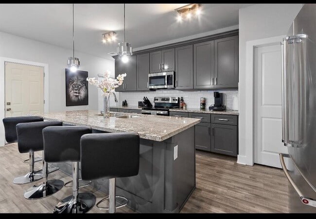 Foto del edificio - 4681 Bellfort Ave