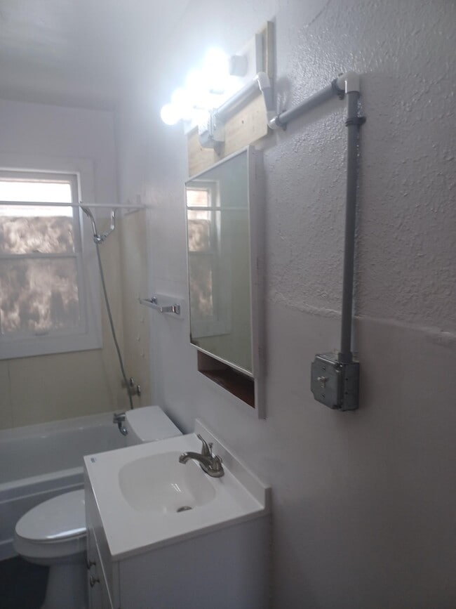 Building Photo - 4305 Sheridan Rd