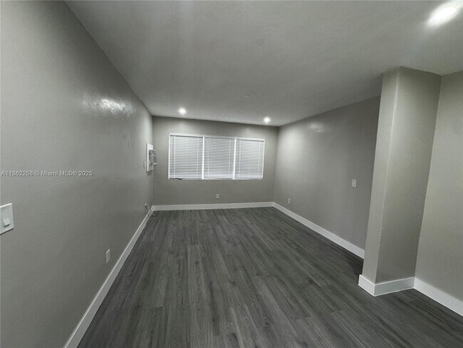 Foto del edificio - 2377 NW 35th St