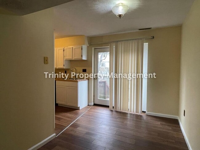 Building Photo - 69 Linden Ave