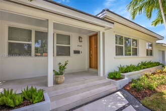 Building Photo - 1540 Sarria Ave