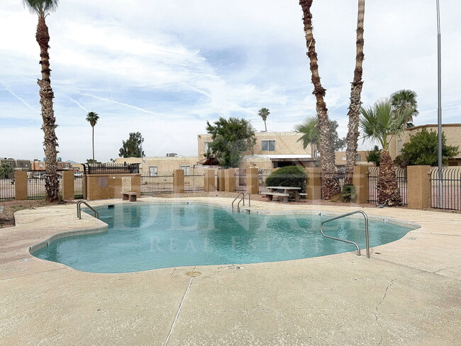 Photo - 4514 E Riverside St Townhome