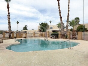 Building Photo - 4514 E Riverside St