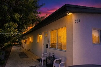 Building Photo - 304 SE 9th Ct