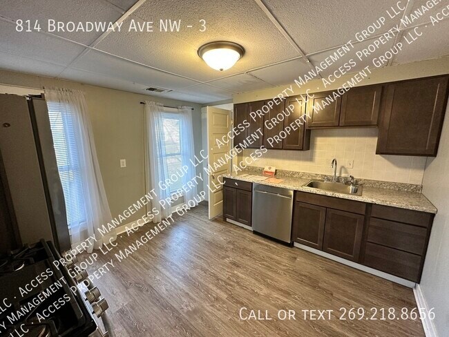 Foto del edificio - 814 Broadway Ave NW