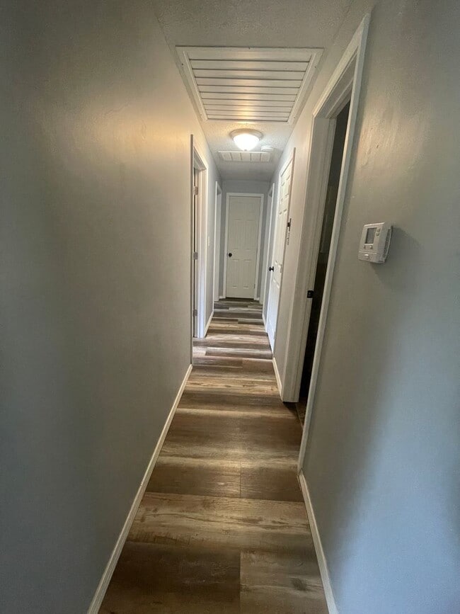 Foto del edificio - 3 Bed 2 Bath Carport. Available 12-31-2025