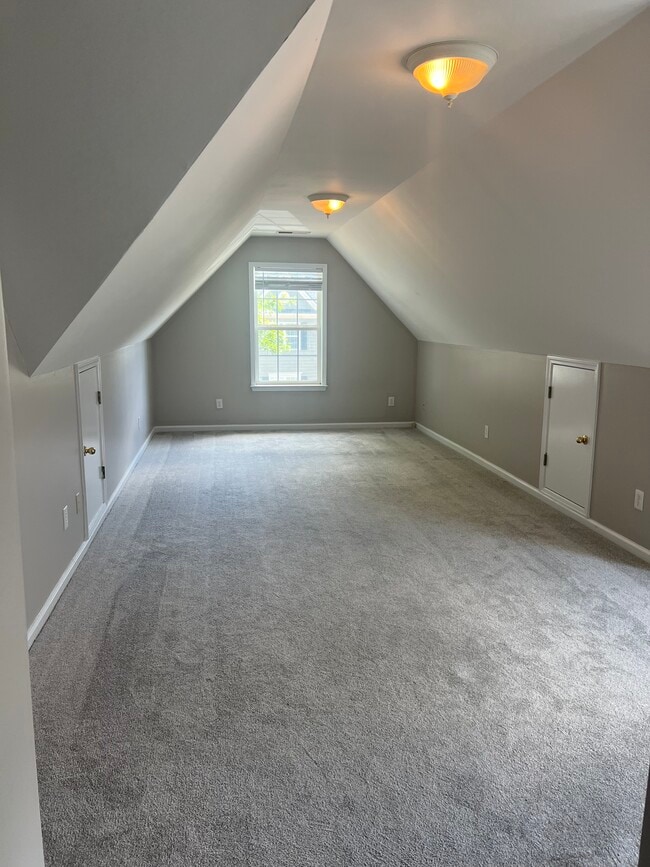 Building Photo - 2220 Rosemoore Walk NE