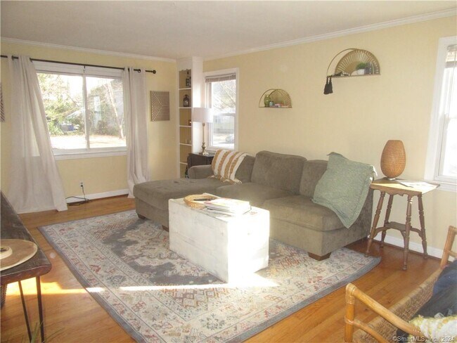 Foto del edificio - 145 Quaker Ln S