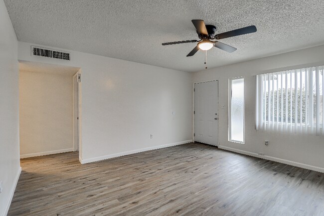 Foto del edificio - 1009 Mira Loma Dr