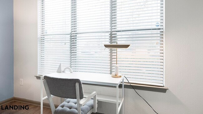 Foto del edificio - 10051 Perimeter Station Dr