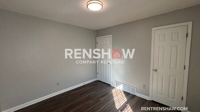 Foto del edificio - 6857 Century Oaks Dr