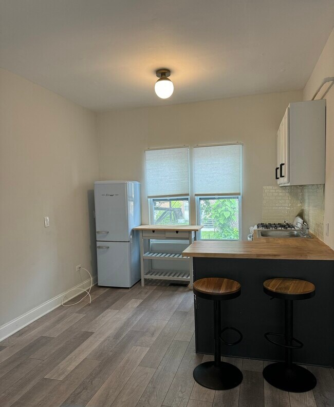 Building Photo - 5135 S Dorchester Ave