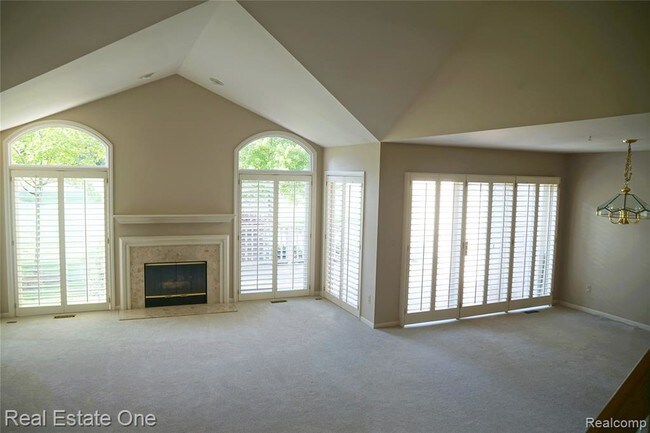 Building Photo - 559 Cambridge Way