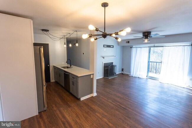 Building Photo - 74 Le Forge Ct