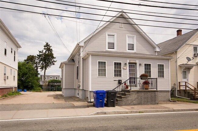 Building Photo - 174 Child St